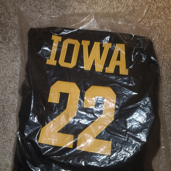 New Catlin Clark Iowa NCAA Women's Jersey Multiple Sizes - Picture 3 of 4